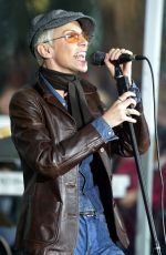 ANNIE LENNOX Performs at Today Show in New York 06/01/2003