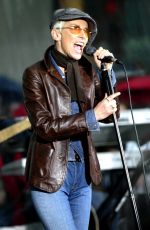 ANNIE LENNOX Performs at Today Show in New York 06/01/2003