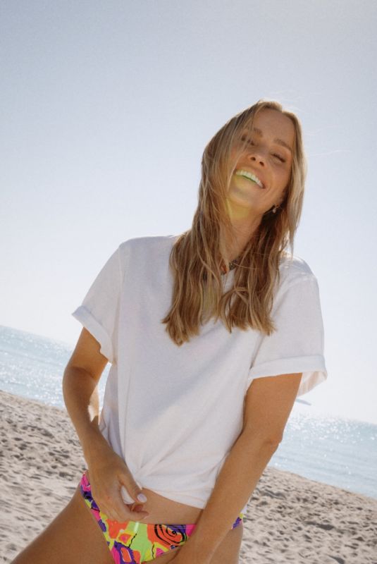 CLAIRE HOLT - Instagram Photos 06/08/2026