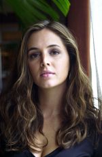 ELIZA DUSHKU at SoHo Grand Hotel for NY Daily News 2003