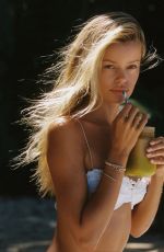 FRIDA AASEN for Bikini Lovers 2026