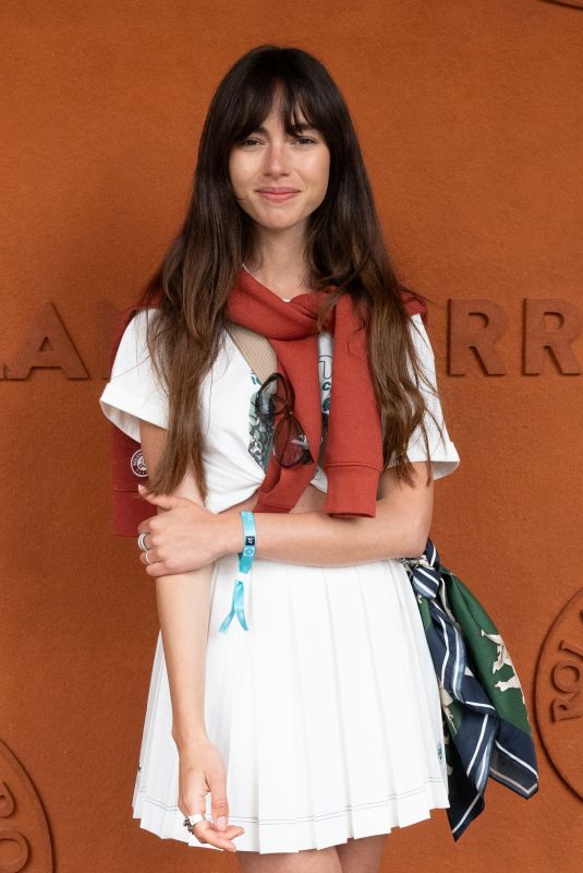 GIULIA PETRONIO at 2025 French Open at Roland Garros in Paris 05/27/2025