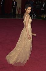 HALLE BERRY at 75th Annual Academy Awards in Los Angeles 03/23/2003