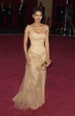 HALLE BERRY at 75th Annual Academy Awards in Los Angeles 03/23/2003