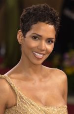 HALLE BERRY at 75th Annual Academy Awards in Los Angeles 03/23/2003