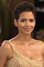 HALLE BERRY at 75th Annual Academy Awards in Los Angeles 03/23/2003