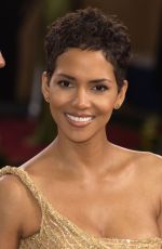 HALLE BERRY at 75th Annual Academy Awards in Los Angeles 03/23/2003