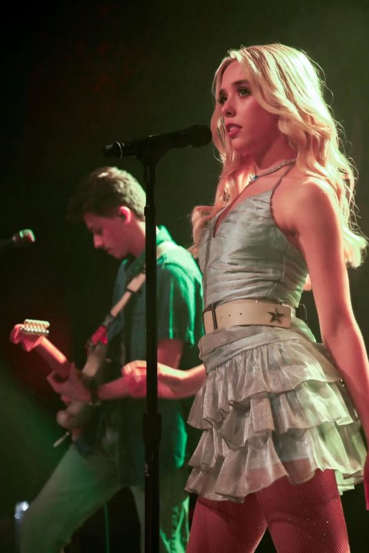 JENNA DAVIS - Instagram Photos 06/01/2026