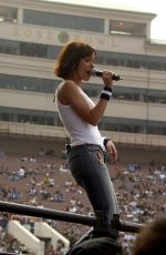 JENNIFER LOVE HEWITT Performs at 102.7 KIIS FM