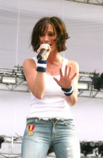 JENNIFER LOVE HEWITT Performs at 102.7 KIIS FM