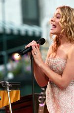LEANN RIMES Performs at Good Morning America 06/30/2003