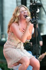 LEANN RIMES Performs at Good Morning America 06/30/2003
