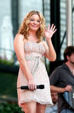 LEANN RIMES Performs at Good Morning America 06/30/2003