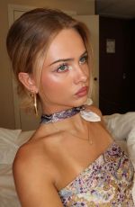 SARA CRUMBLELEG - Instagram Photos 06/17/2026