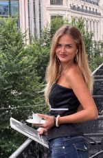 SARA CRUMBLELEG - Instagram Photos 06/17/2026