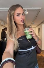 SARA CRUMBLELEG - Instagram Photos 06/17/2026