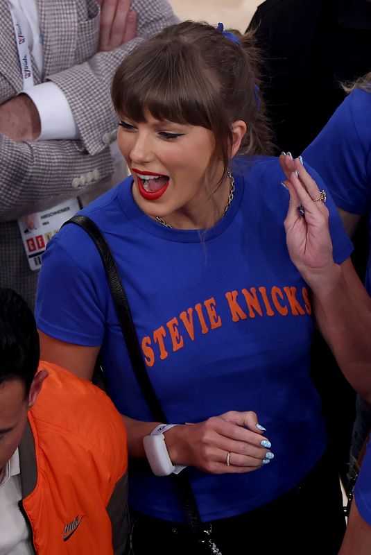 TAYLOR SWIFT at San Antonio Spurs vs New York Knicks Game in New York City 06/10/2026