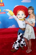 TAYLOR SWIFT at Toy Story 5 L.A. World Premiere in Los Angeles 06/09/2026
