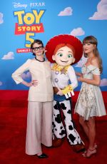 TAYLOR SWIFT at Toy Story 5 L.A. World Premiere in Los Angeles 06/09/2026