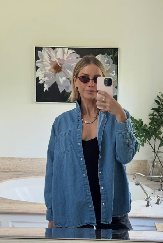 CLAIRE HOLT - Instagram Photos 07/07/2026