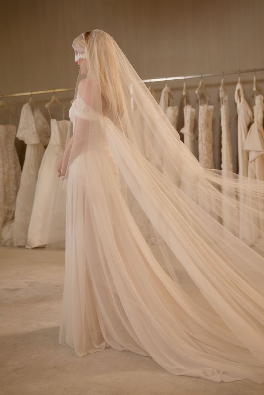 EMMA ROBERTS Fitting Wedding Dress with Vogue 07/26/2026