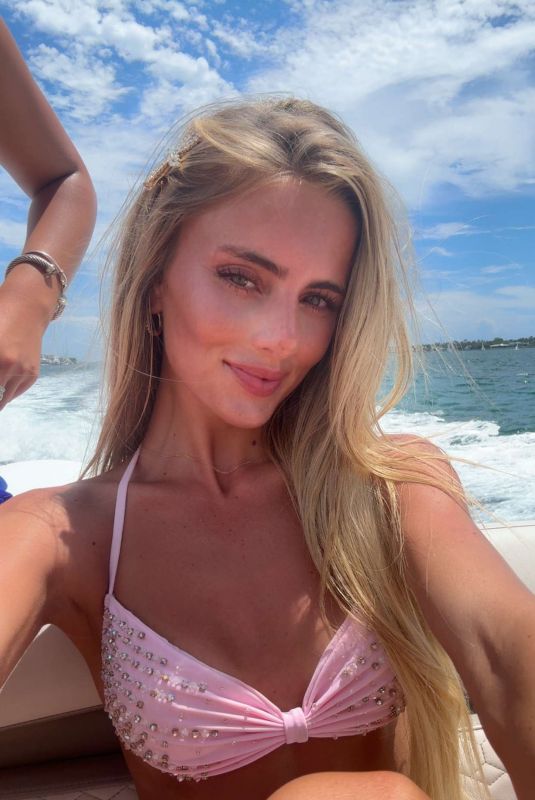 IZZY DARNELL - Instagram Photos 07/06/2026