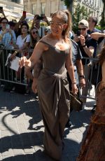 JENNIFER and LYNDA LOPEZ Out in Paris at Haute Couture F/W 2026/2027 Show at Paris Fashion Week 07/08/2026