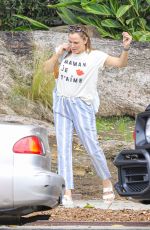 JENNIFER GARNER Out Shopping at Brentwood Farmer