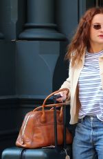 JOEY KING and MAISIE WILLIAMS Leaves Their Hotel in New York 07/26/2026