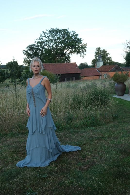JULIA SCHLAEPFER - Instagram Photos 07/17/2026