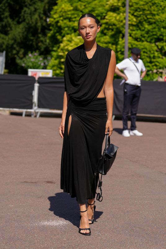 LILY CHEE at Balenciaga Haute Couture F/W 