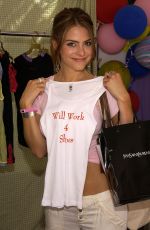 MARIA MENOUNOS at Silver Spoon Beauty Buffett Sponsored by Allure in Los Angeles 09/20/2003