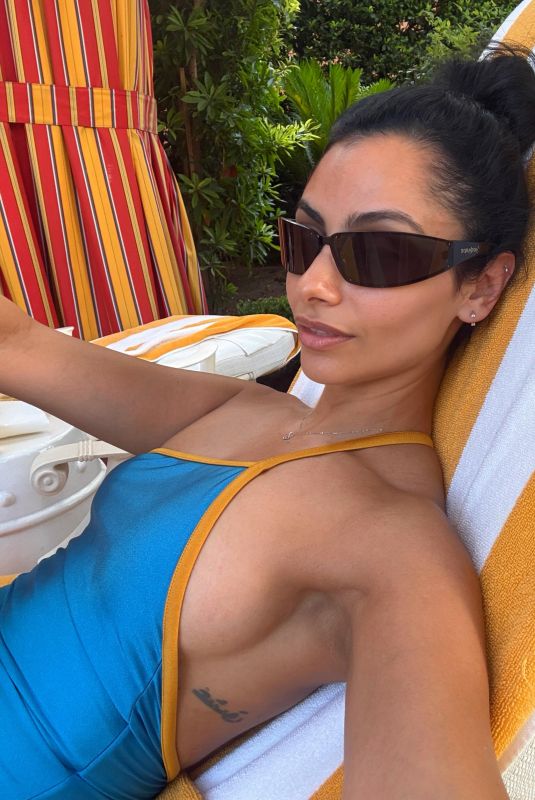 NAZANIN MANDI – Instagram Photos 07/01/2026