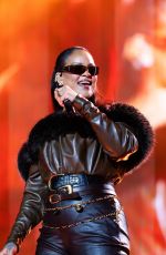 RIHANNA Lits up Stage at Jay-Z