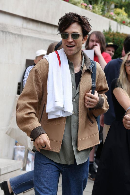 Robert Pattinson – Out in London 07/05/2026