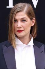 ROSAMUND PIKE at Giorgio Armani Prive Haute Couture FallWinter 20262027 Show at Paris Fashion Week 07/07/2026