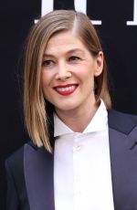 ROSAMUND PIKE at Giorgio Armani Prive Haute Couture FallWinter 20262027 Show at Paris Fashion Week 07/07/2026
