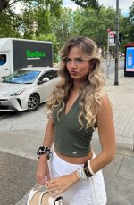 SARA CRUMBLELEG - Instagram Photos 07/03/2026