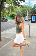 SARA CRUMBLELEG - Instagram Photos 07/03/2026