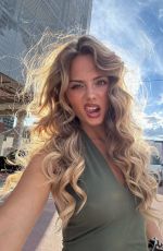 SARA CRUMBLELEG - Instagram Photos 07/03/2026