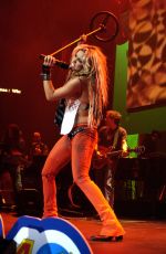 SHAKIRA Performs at KIIS Jingle Ball in Los Angeles 12/19/2001
