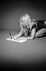 TAYLOR MOMSEN for Suddeutsche Zeitung Magazine, June 2026