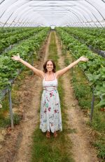 VICKY PATTISON Visits Hugh Lowe Farm in Kent 06/26/2026