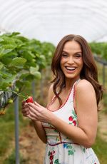 VICKY PATTISON Visits Hugh Lowe Farm in Kent 06/26/2026