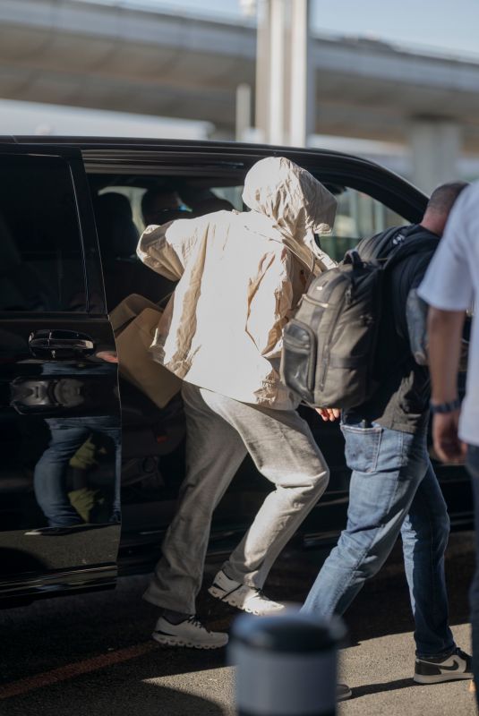 ZENDAYA Go Incognito for a Departing fFlight at Charles de Gaulle Airport in Paris 07/10/2026